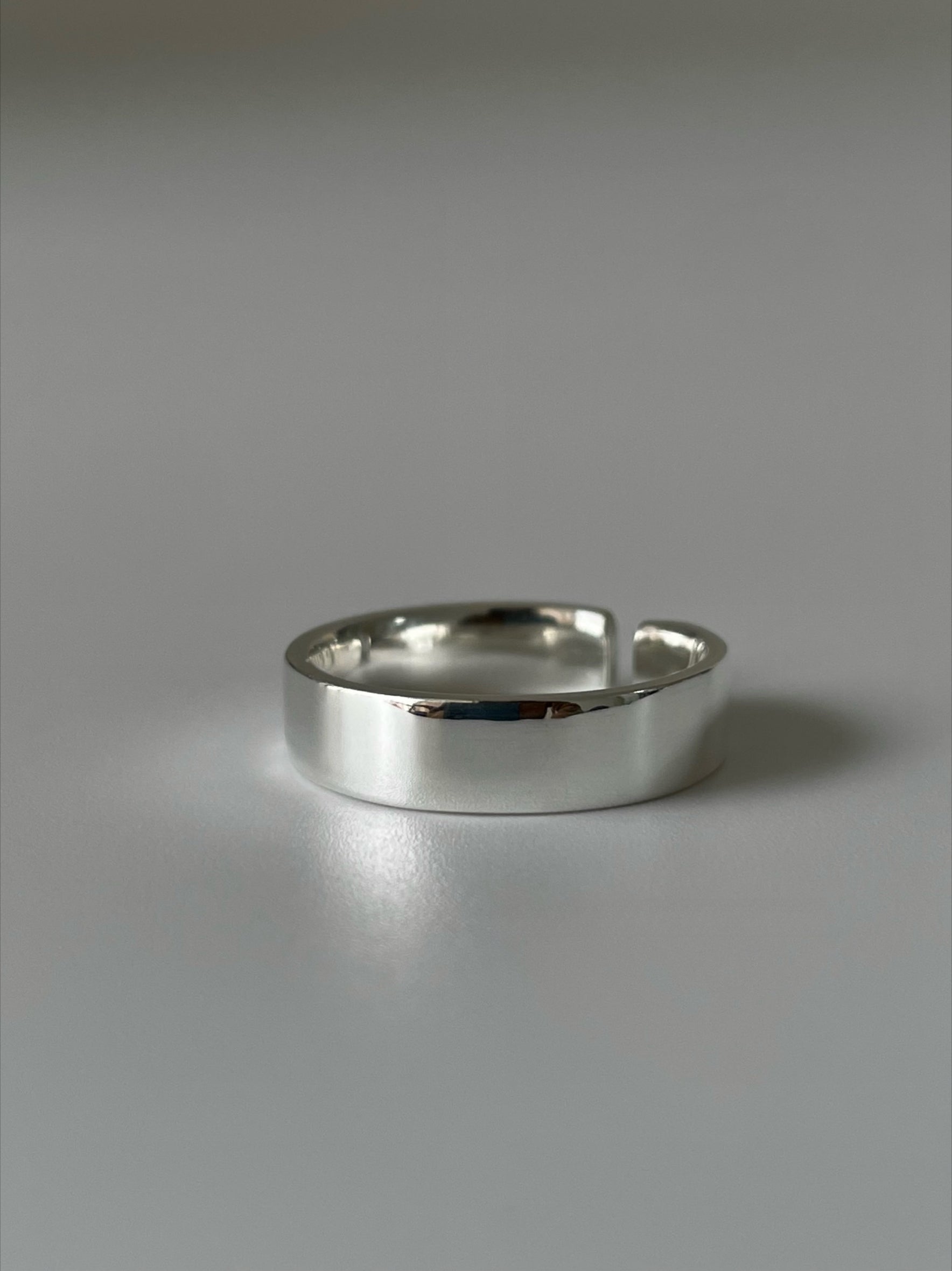 Niche Premium Claw Set Colored Gemstone Matte Ring