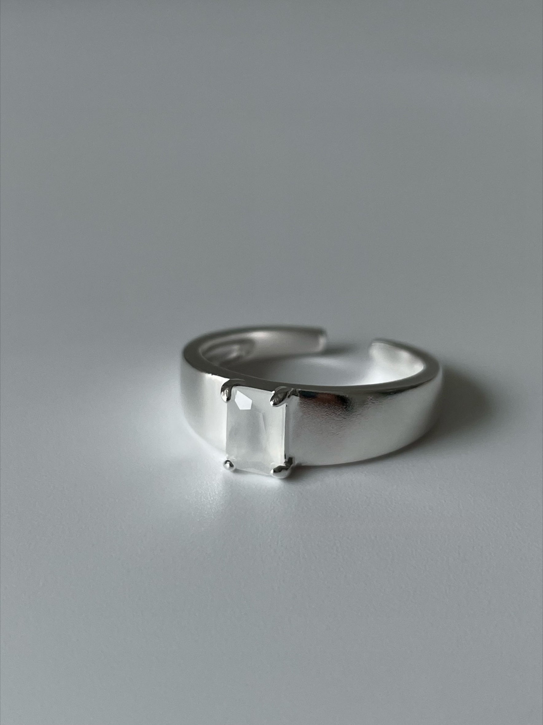 Niche Premium Claw Set Colored Gemstone Matte Ring