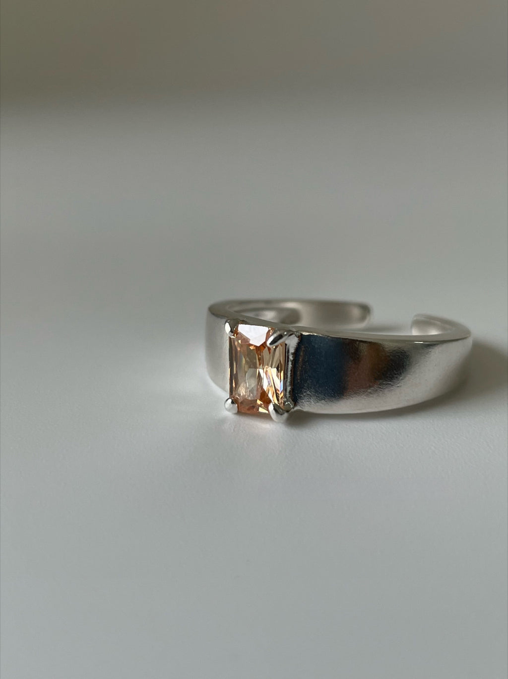 Niche Premium Claw Set Colored Gemstone Matte Ring