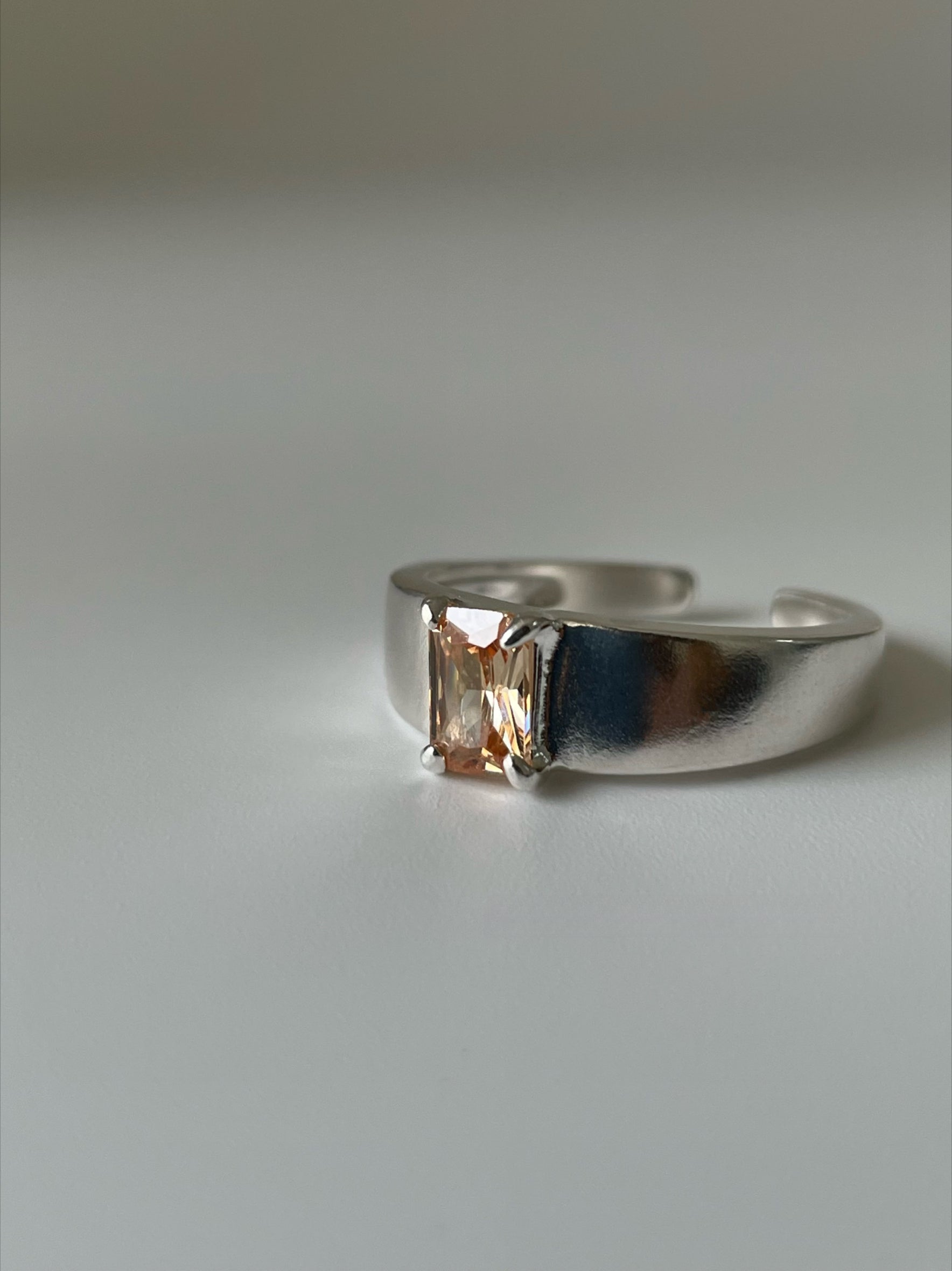 Niche Premium Claw Set Colored Gemstone Matte Ring